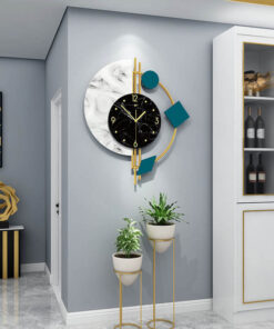 Đồng hồ treo tường bán nguyệt đá hoa cương sang trọng1