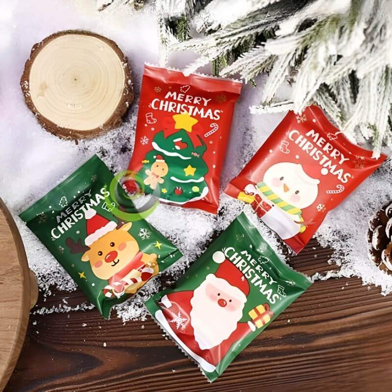 Trang trí quán café đón noel bằng túi kẹo
